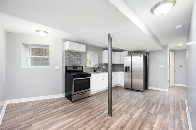 kitchen - 1225 S Harding Ave