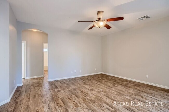 Building Photo - 1460 E Heather Dr