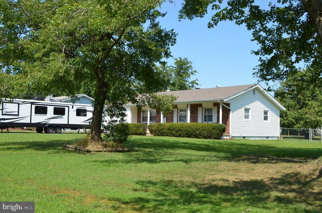 Building Photo - 21430 Lynn Dr