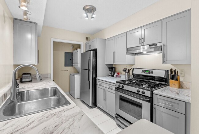 Foto del edificio - Juniper Place Condominiums