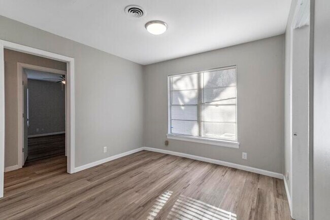 Foto del edificio - 3 Pershing Dr #A