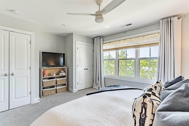 Foto del edificio - 6801 Milligan Way