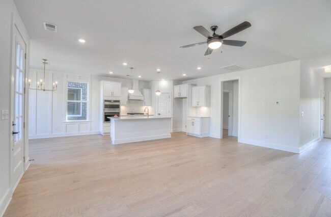 Foto del edificio - 9131 Headwaters Dr