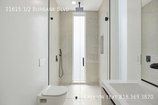 Foto del edificio - 11615 1/2 Burbank Blvd-