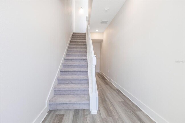 Foto del edificio - 320 Center Lake Ln