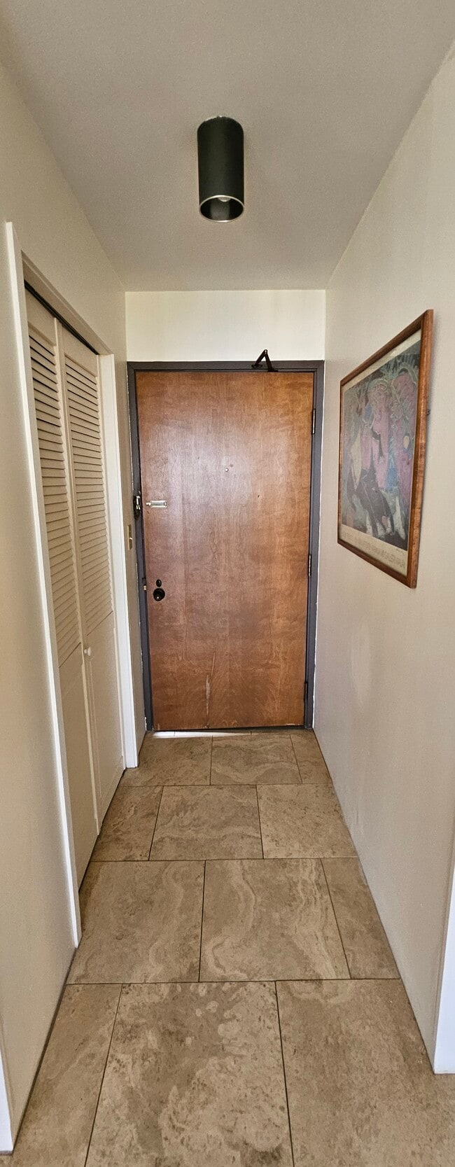 Entry closet - 1910 Ala Moana Blvd