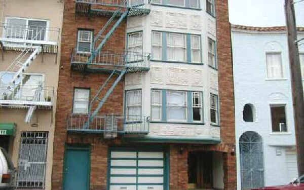 Building Photo - 2450 Chestnut St