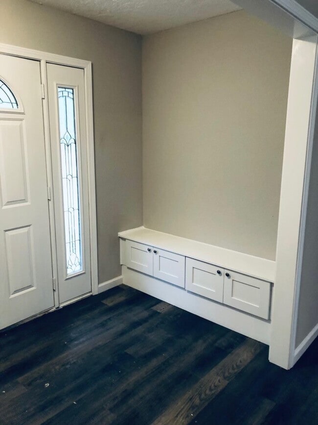 Foto del edificio - 24803 Hickory Hill Rd