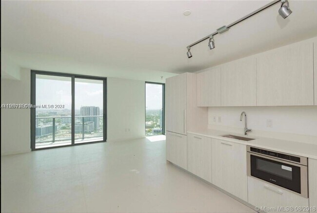 Building Photo - $4,000 501 NE 31st St # 2709