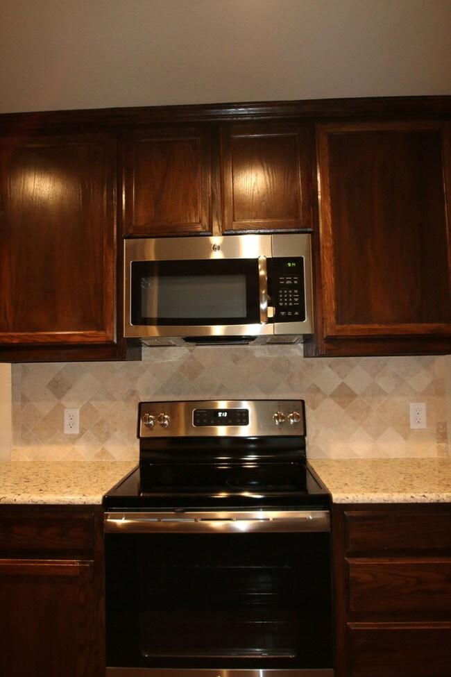 Building Photo - 3200 S Cherry Ln