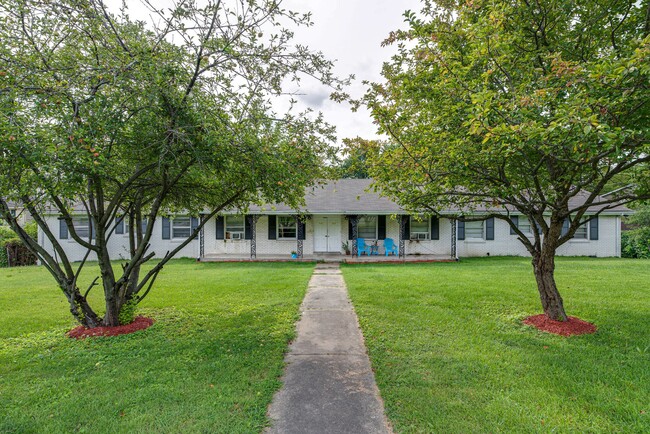 Building Photo - 808 Skyline Ridge Drive
