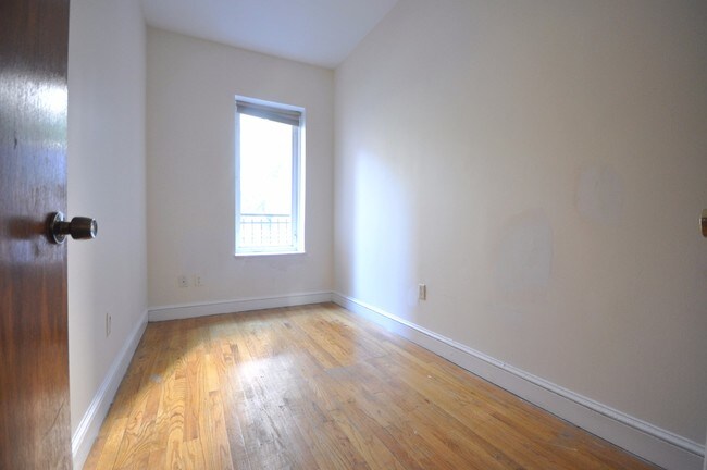 Building Photo - 8 E 30th St