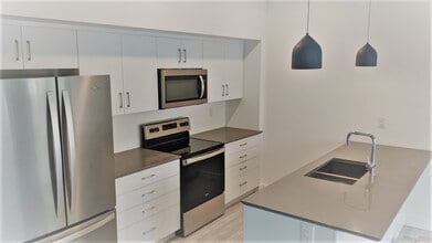 Building Photo - 254-254 Wellington Crescent