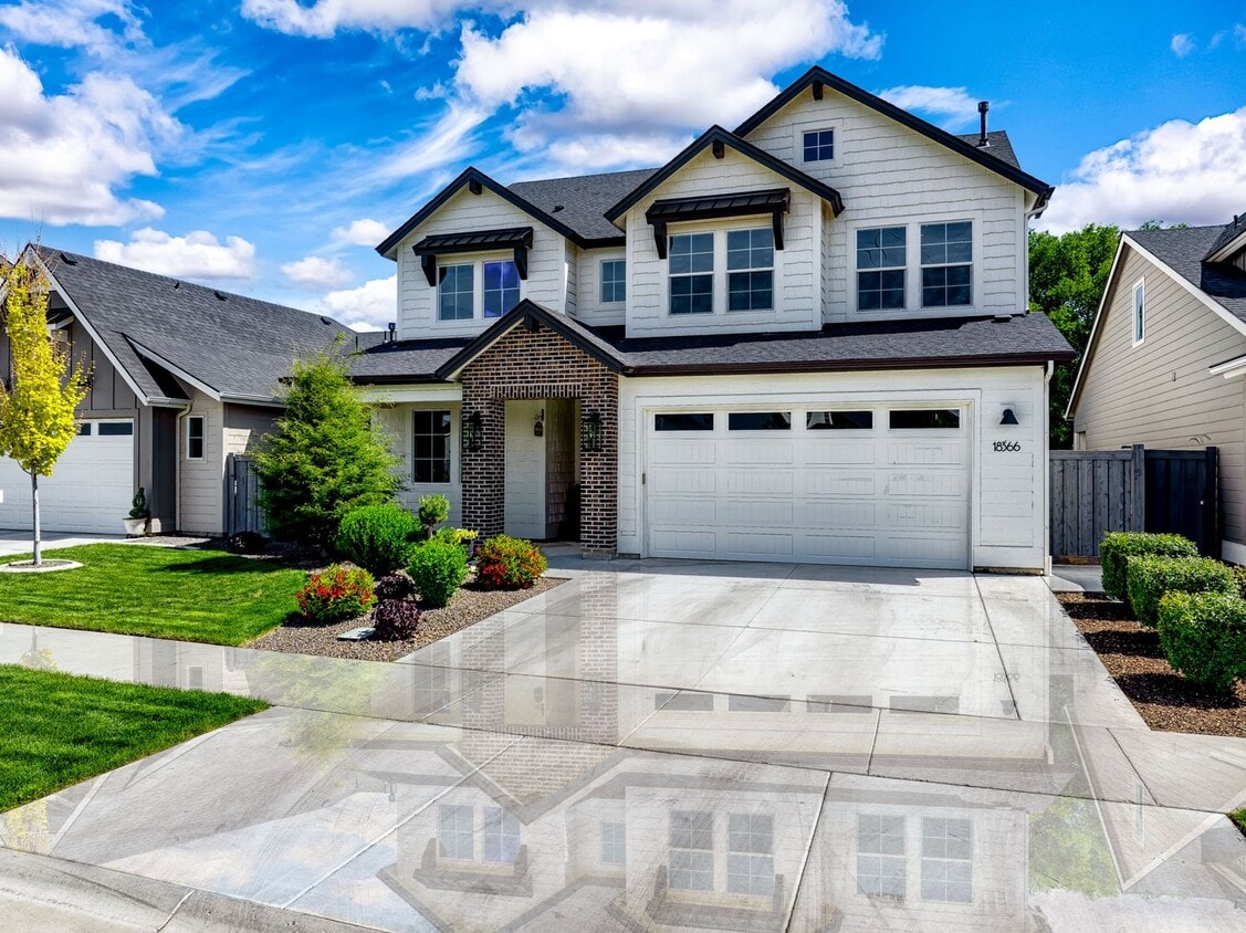 Primary Photo - Beautiful 4 Bedroom Home - Nampa