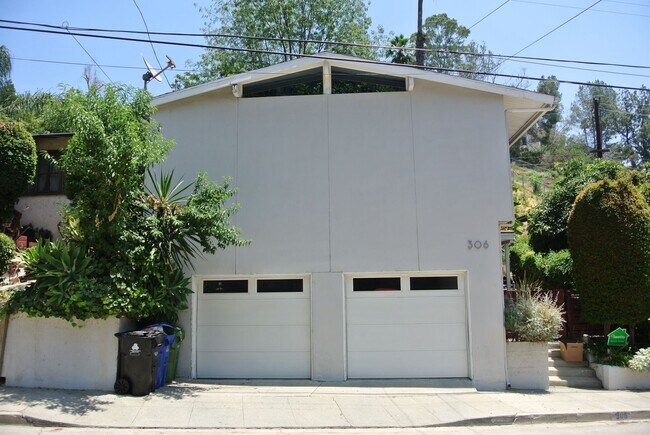Building Photo - Wonderful Updated Home in Mt Washington