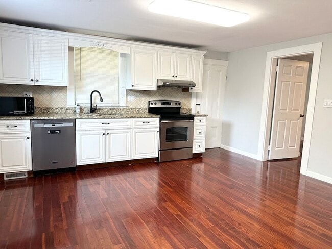 Building Photo - 29 Vaille Ave