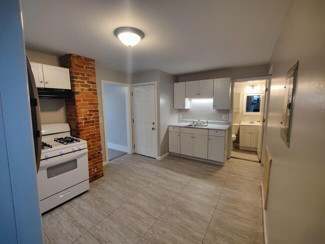 Building Photo - 56 Perham St