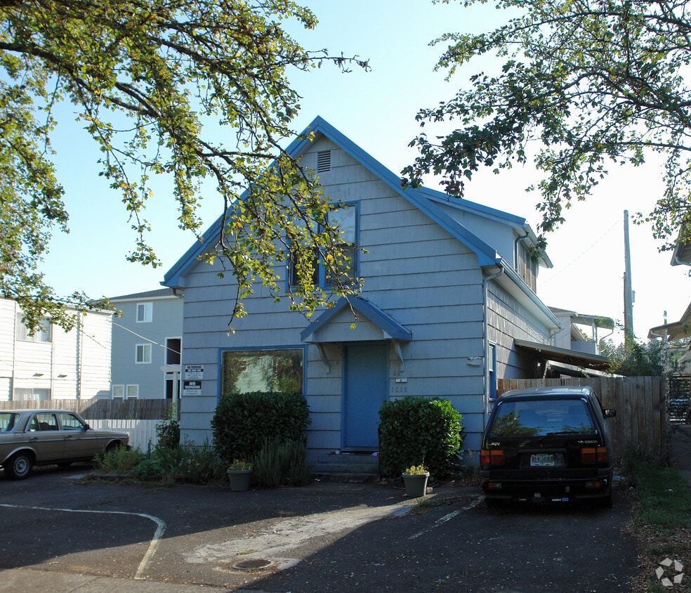 16351637 Ferry St, Eugene, OR 97401 Apartments in Eugene, OR