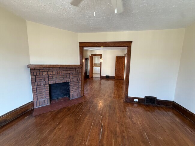 Building Photo - 1317 W 106th St