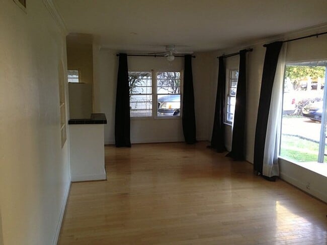 Building Photo - **Spacious 3-Bedroom Home in Tempe**
