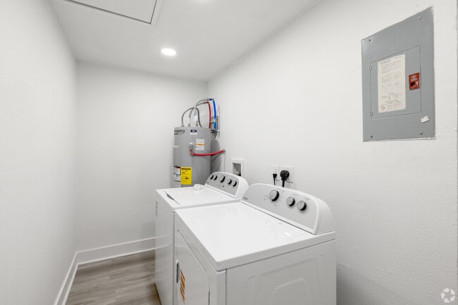 Foto del edificio - Flats at Beaumont -Newly-Renovated Condo-Style!