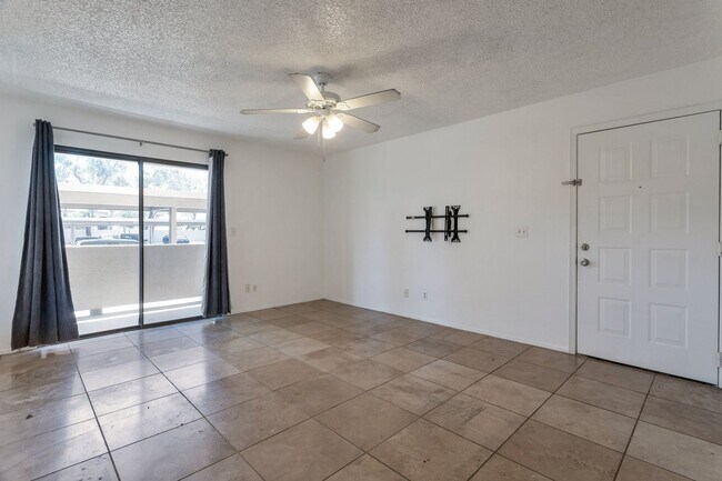 Foto del edificio - 4850 E Desert Cove Ave