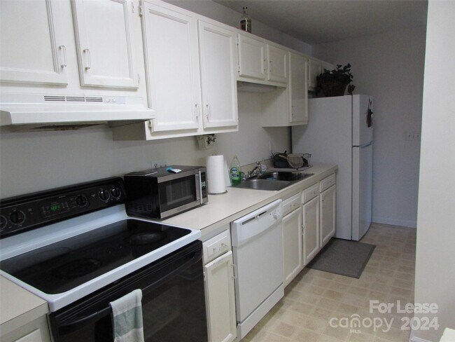 Building Photo - 10240 Rose Meadow Ln