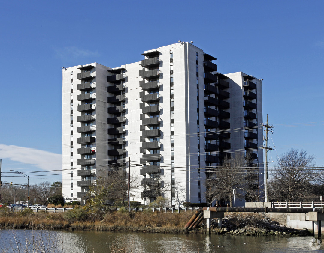 Building Photo - Lakewood Plaza Apts