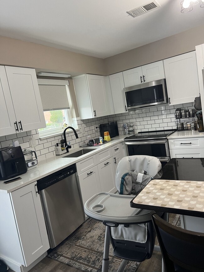 Building Photo - 63 Kelmar Ave