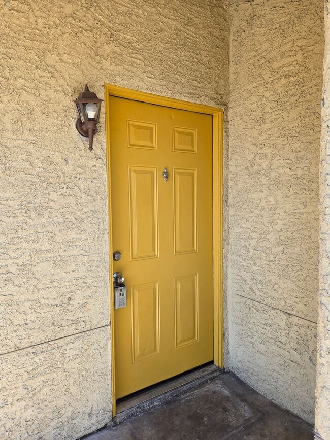 Building Photo - A Fabulous 3 Bedroom Condo in NW Las Vegas.