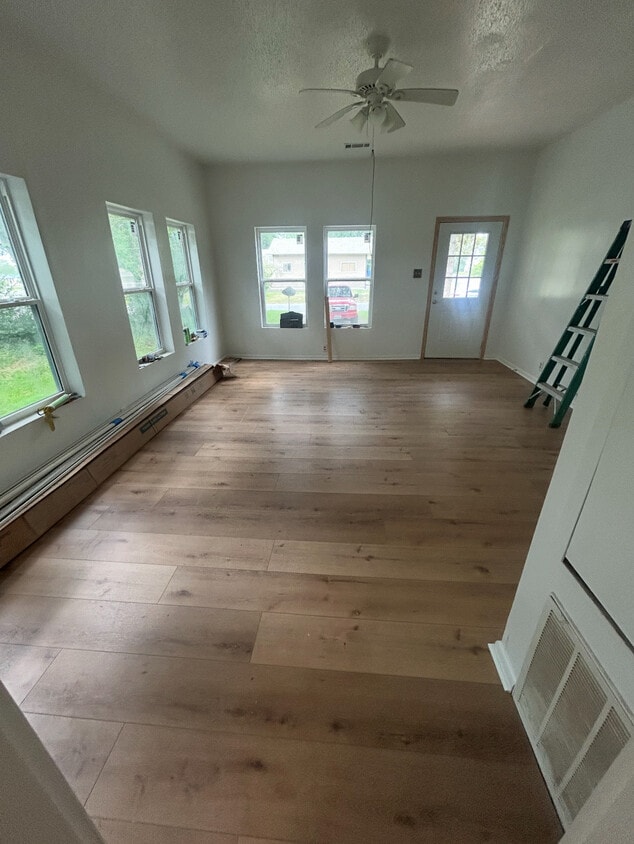 Primary Photo - 416 Bilbo St