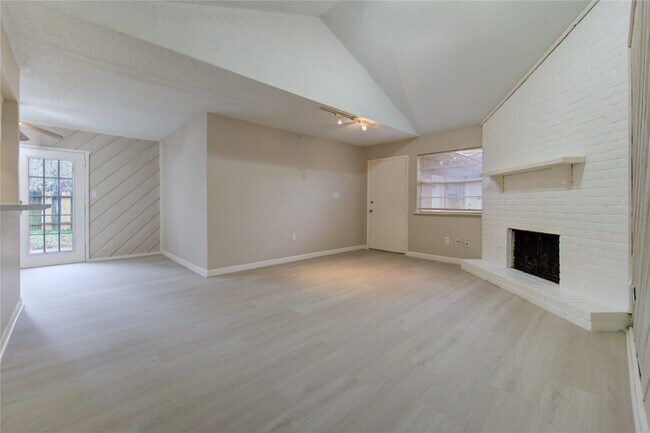 Foto del edificio - 212 Quaker Dr