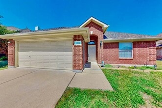 Building Photo - 1216 Lake Forest Dr