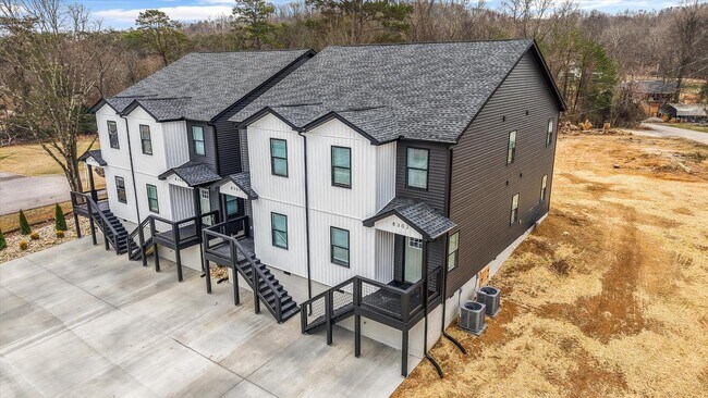 Foto del edificio - 8306 Lobelia Ln