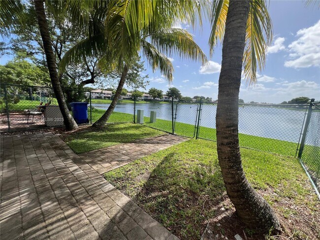 Foto del edificio - 388 NW 103rd Terrace