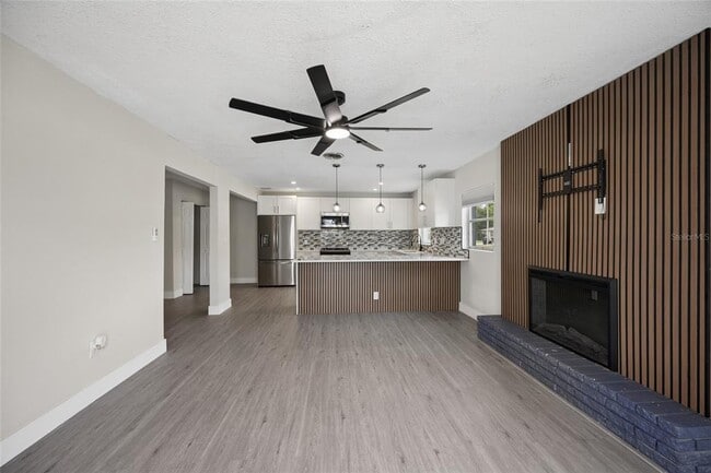 Foto del edificio - 6036 Dogwood Dr