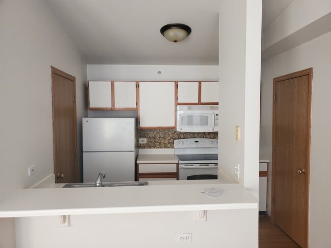 Building Photo - 551 Leah Ln