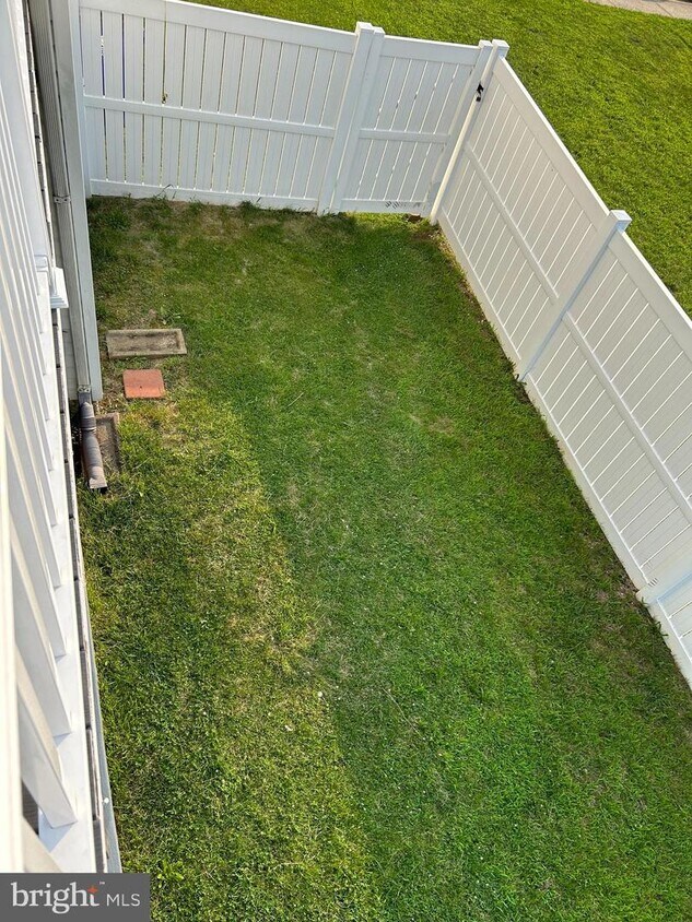 7 S Sherman Dr, Bear, DE 19701 Townhouse for Rent in Bear, DE