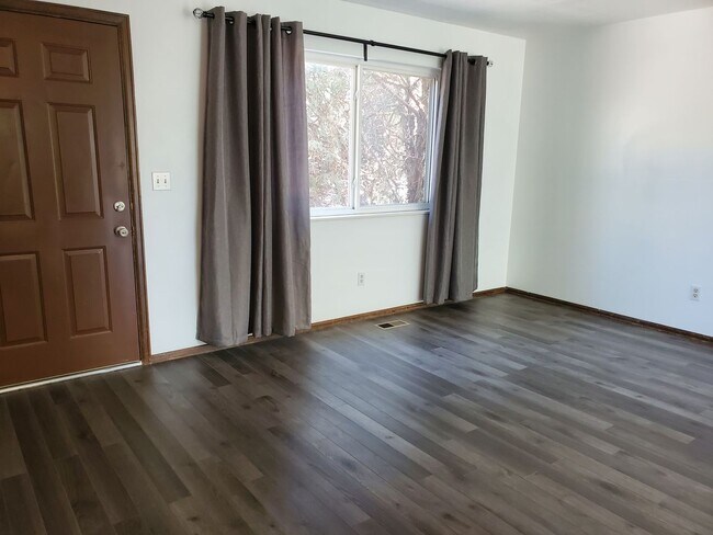 Foto del edificio - Townhome with 4 bedrooms, 2.5 bath