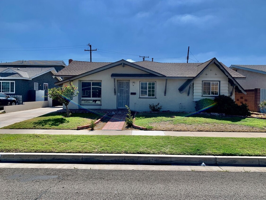 Primary Photo - Charming Single Story Home