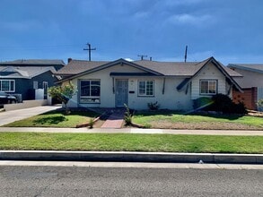 Building Photo - 7116 Pelican Dr