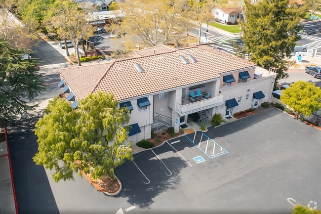 Building Photo - 654 N Santa Cruz Ave