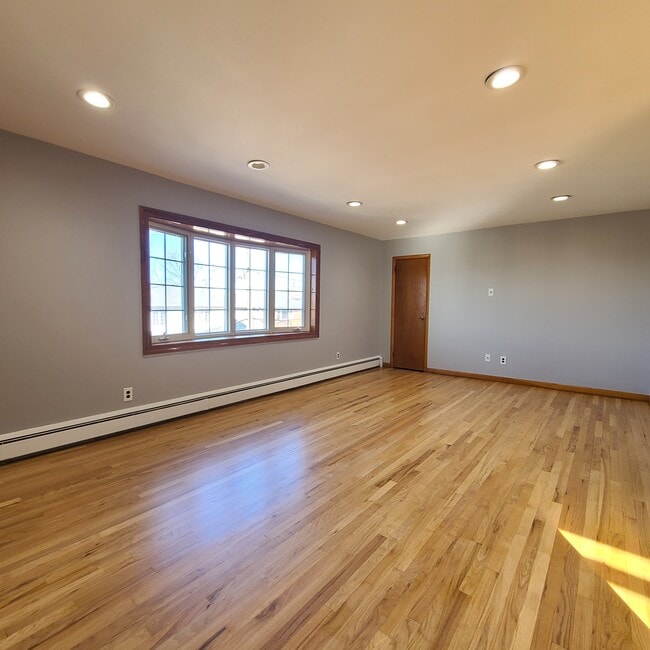 Building Photo - 5204 Meadowview Ave