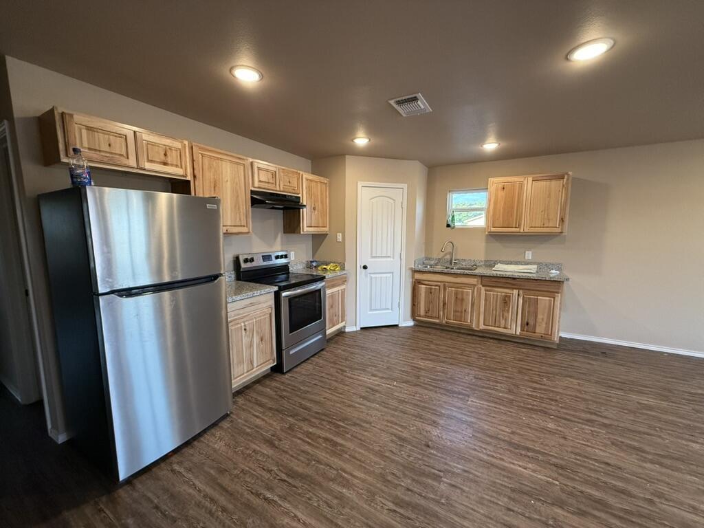 Foto principal - 3423 E 3rd Pl