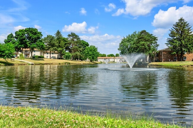 Arbor Lakes Fountain Lake - Arbor Lakes at Middleton
