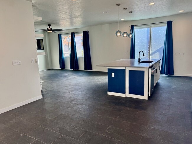 Building Photo - Your Home Is Ready For You!!