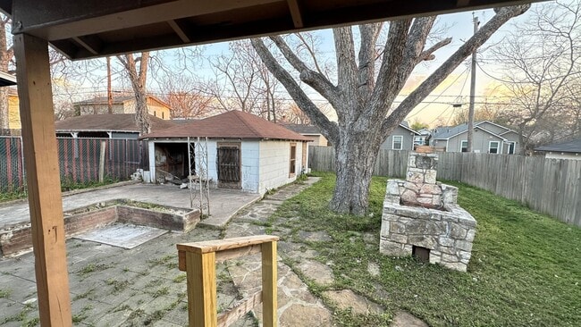Building Photo - 942 Bailey Ave