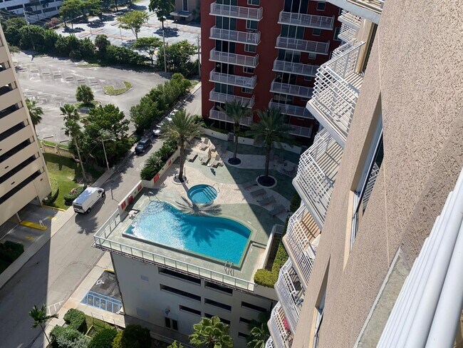 Building Photo - 1551 N Flagler Dr