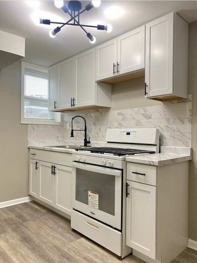 Building Photo - 3527 Hemlock St