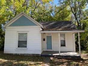 Building Photo - 724 N Rogers Ave